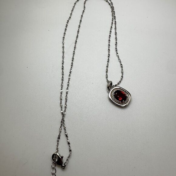 1.3ct Mozambique Garnet with halo of cz diamonds, pendant on a 18" 925 chain! - Picture 11 of 15